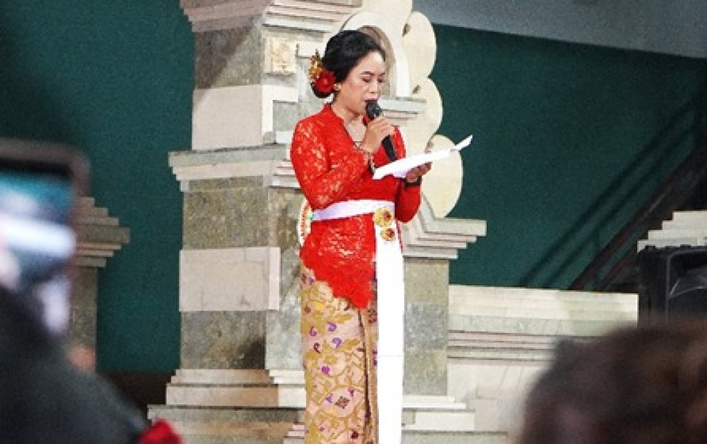 Yoga Tertawa Memiliki Segudang Manfaat Bagi Kesehatan Masyarakat di Desa Dalung